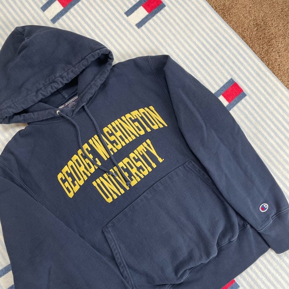 Vintage 2000s Champion George Washington University reverse weave sweatshirt - Picture 4 of 9